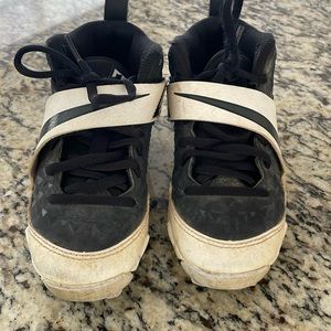 Nike force Trout boys baseball cleats. Lots of life left. Size 12. Tie & Velcro